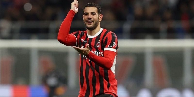 Theo Hernandez thi đấu xuất sắc trong màu áo của AC Milan